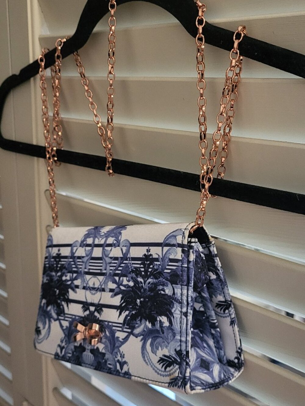 Ted Baker Blue and White Purse with Rose Gold Bow and Chain - Picture 2 of 8